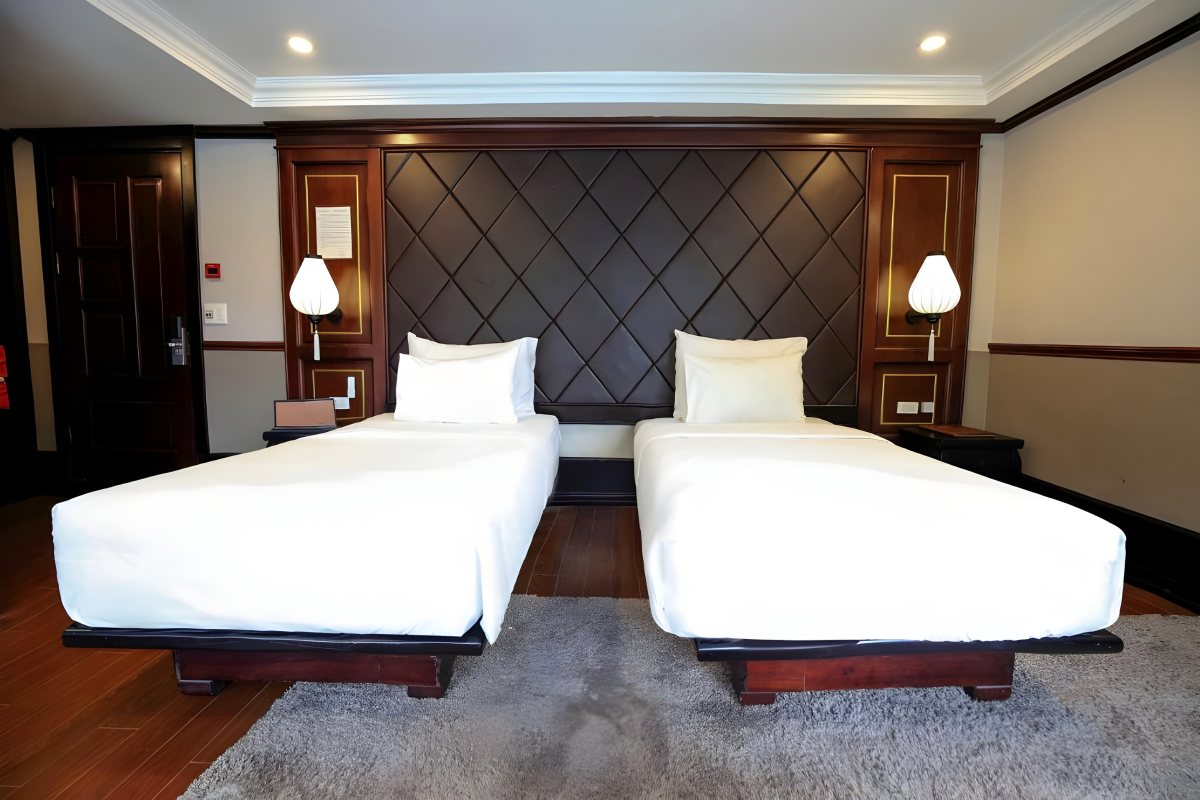 Image 7 | Deluxe Room with Balcony | Verdure Lotus Classic Cruise on Lan Ha Bay