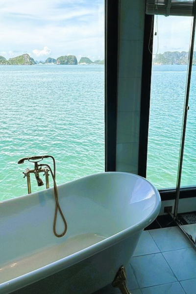 Bathtub & Paranomic Windows Suite Room with Balcony Verdure Lotus Luxury