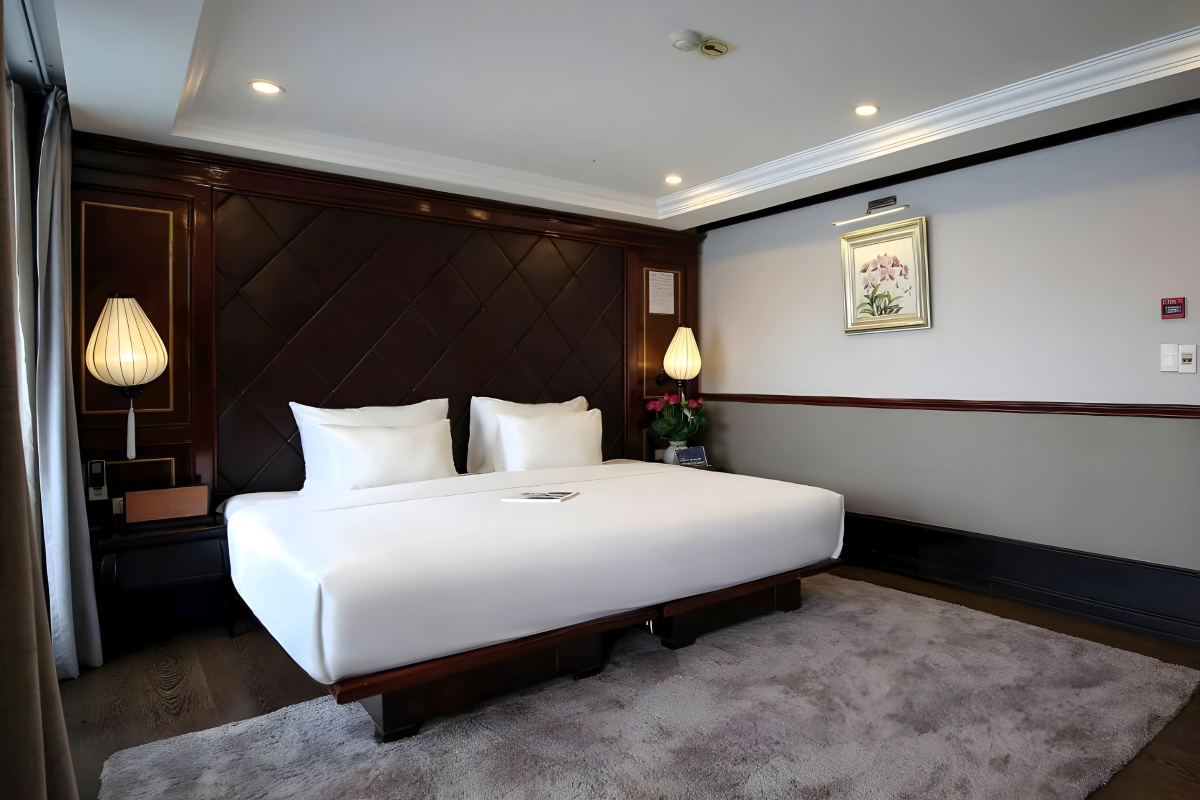 Image 4 | Deluxe Room with Balcony | Verdure Lotus Classic Cruise on Lan Ha Bay