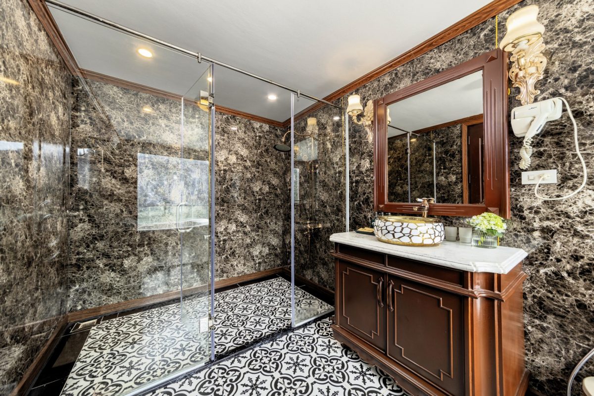 Bathroom 02