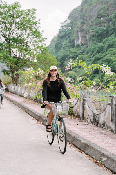 Bicycling on Viet Hai Village 01