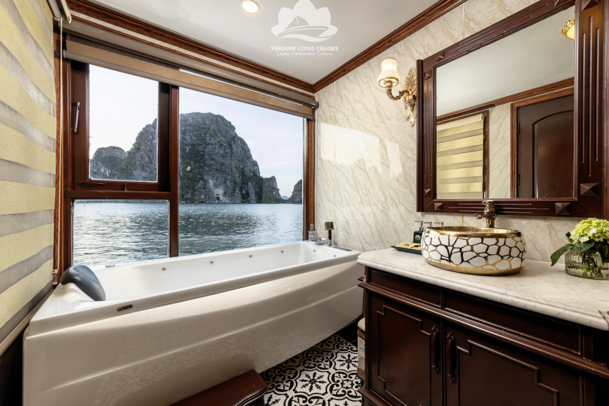 Deluxe & Executive Bathroom 02