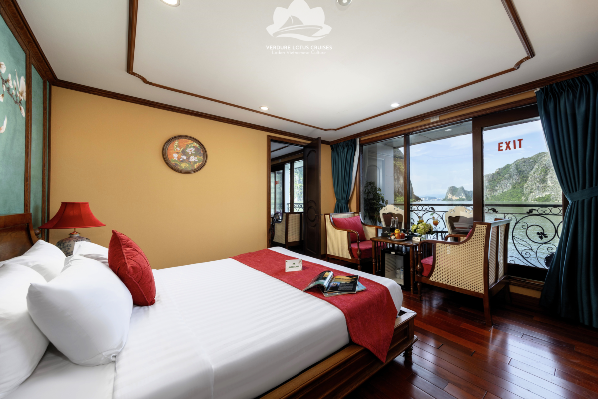 Family Double Room Overview 03
