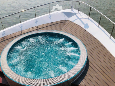 Jaccuzzi Pool 01