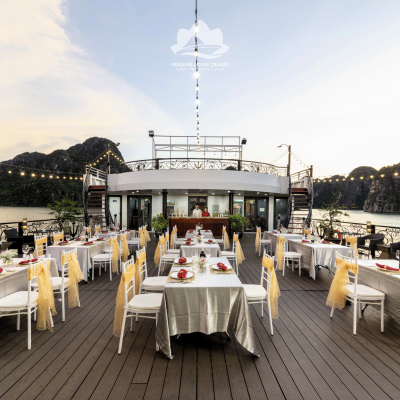 Outdoor Dinner 01