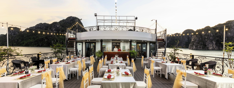Outdoor Dinner 01