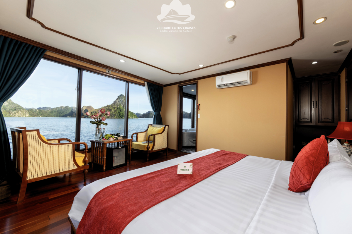 Royal Room Overview 01