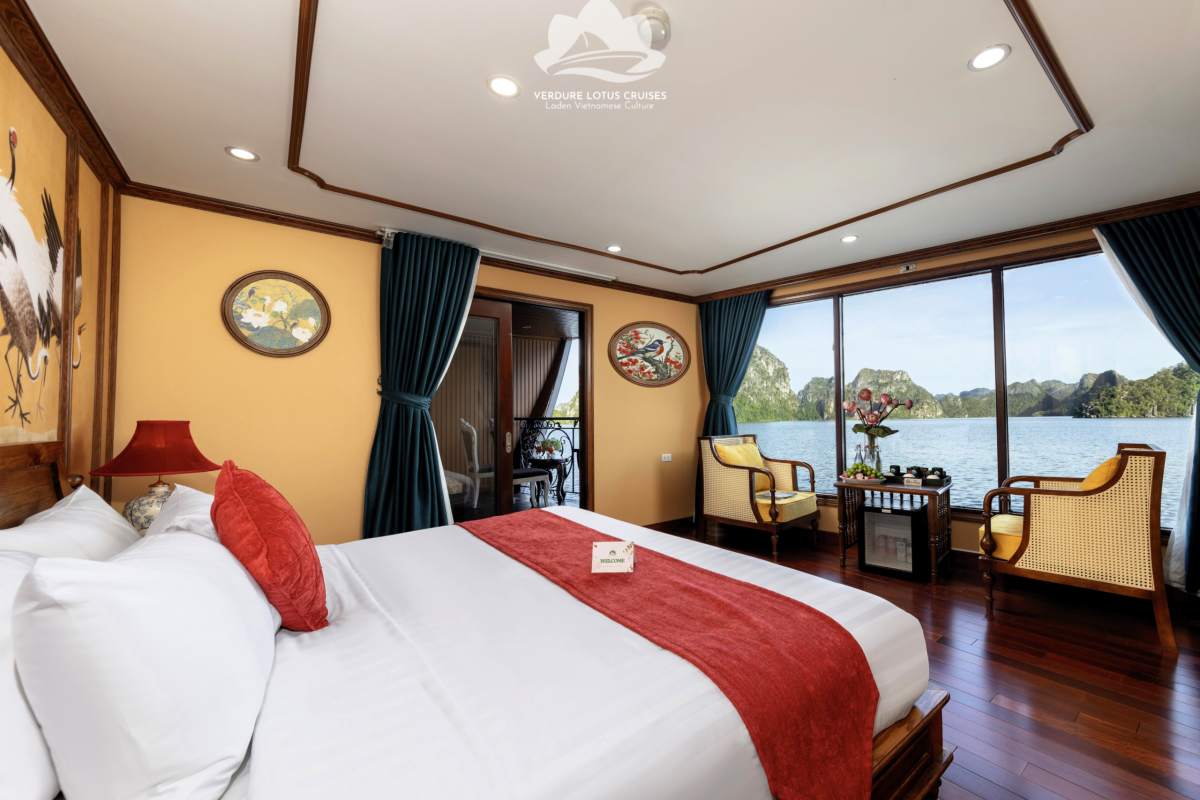 Royal Room Overview 02