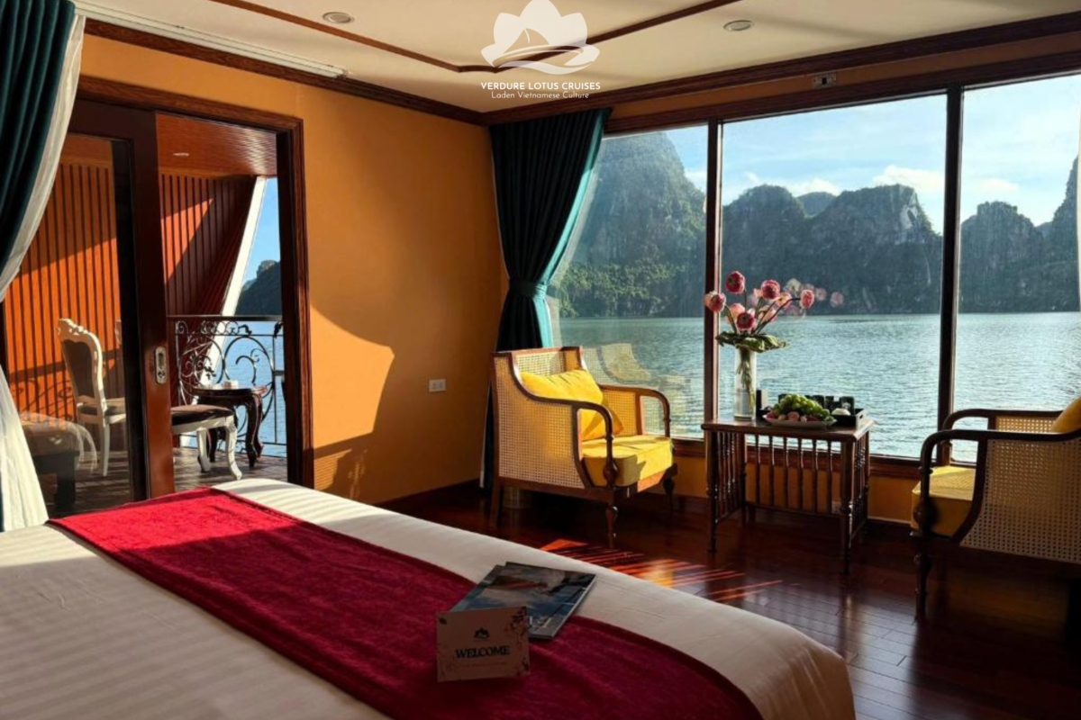 Royal Room Overview 03