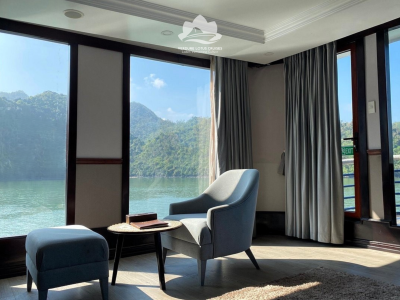 Suite Cabin with Private Balcony and Bathtub on Verdure Lotus Classic Cruise on Lan Ha Bay. Suite Cabin is located on the 2nd floor, 55sqm, bay view with panoramic windows, private balcony, and bathtub.