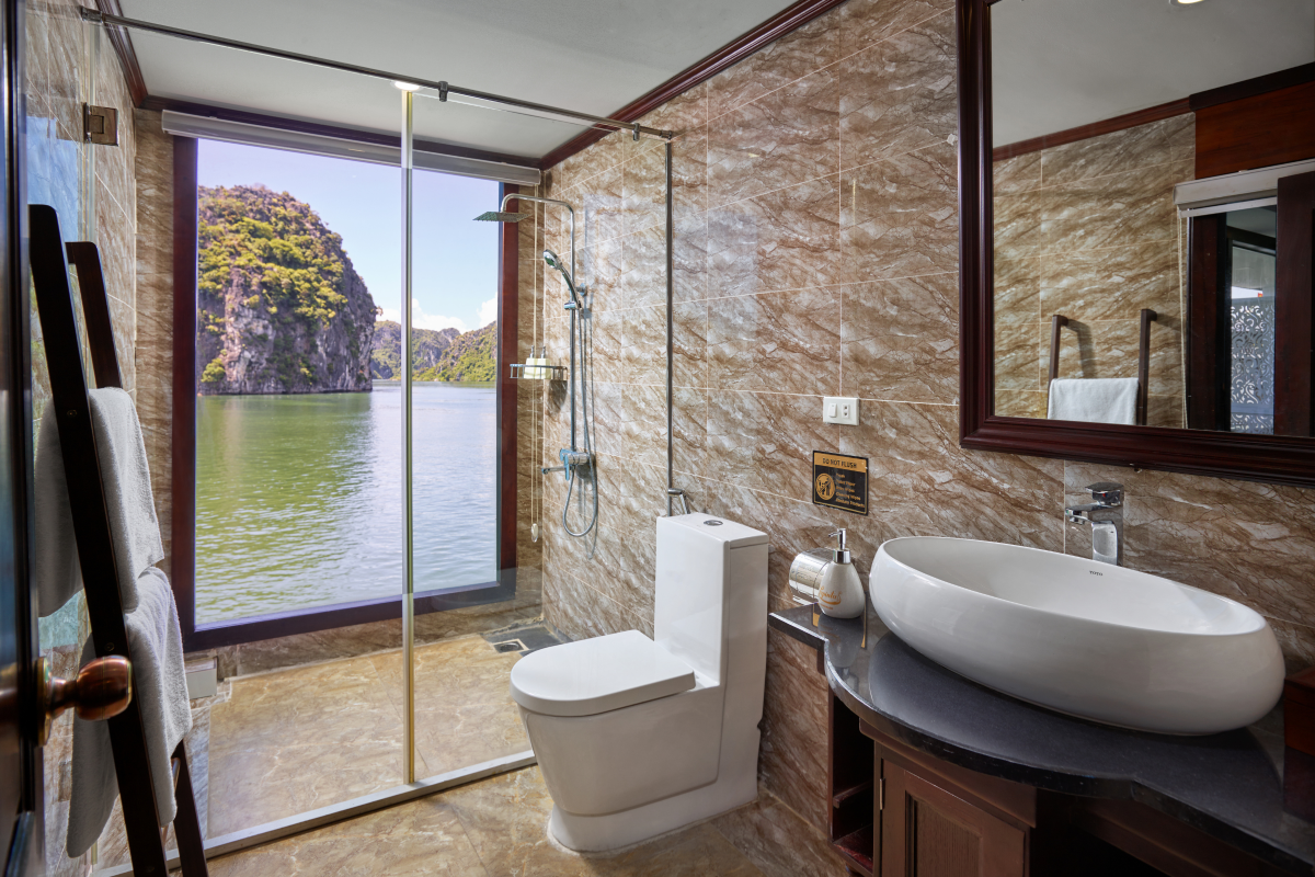 Image 14 | Deluxe Room with Balcony | Verdure Lotus Classic Cruise on Lan Ha Bay