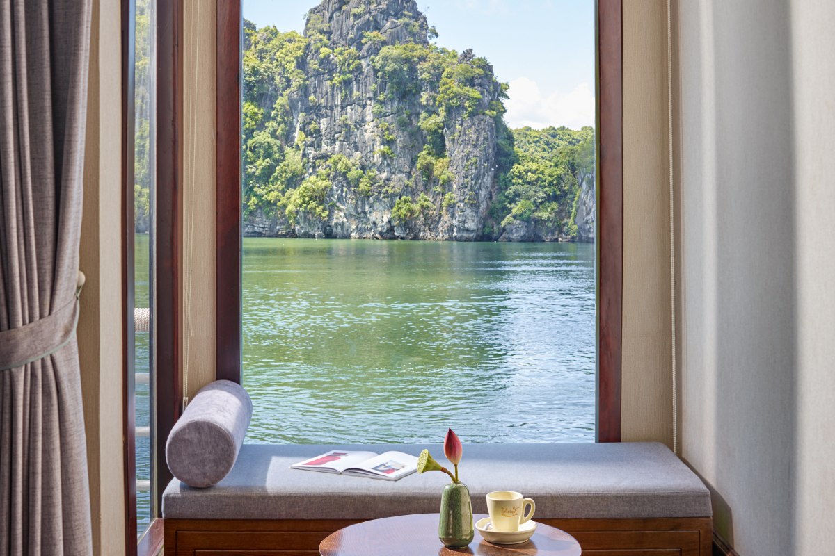 Image 13 | Deluxe Room with Balcony | Verdure Lotus Classic Cruise on Lan Ha Bay