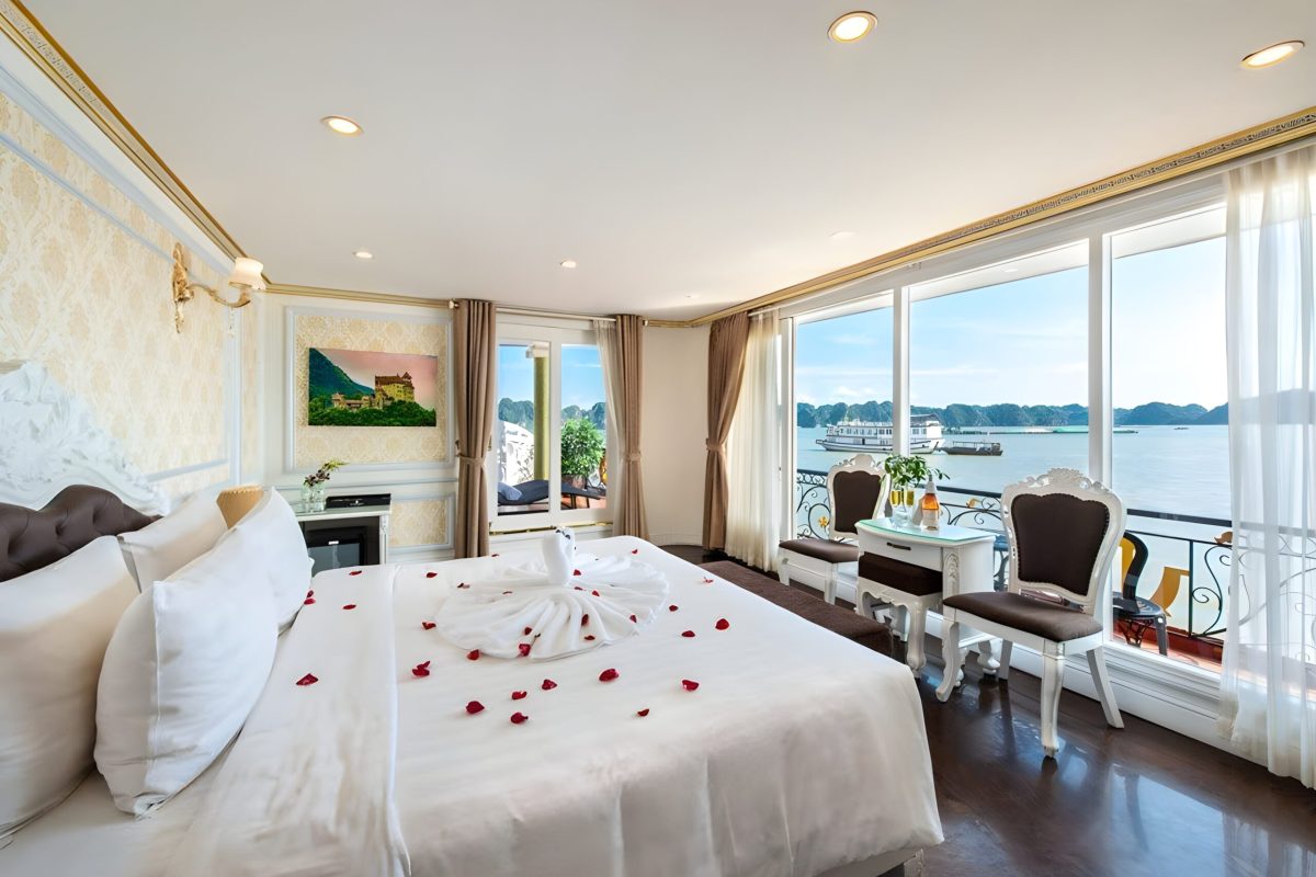 King Room with Balcony on Verdure Lotus Grandeur Crusie